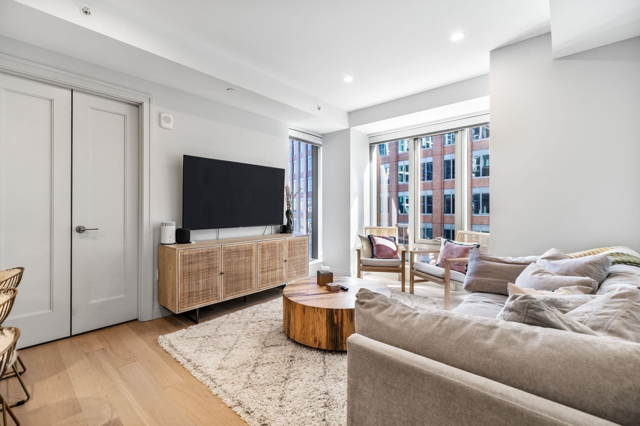 Condominium at 135 Seaport Blvd # 906, Boston MA 02210, photo 8 of 33