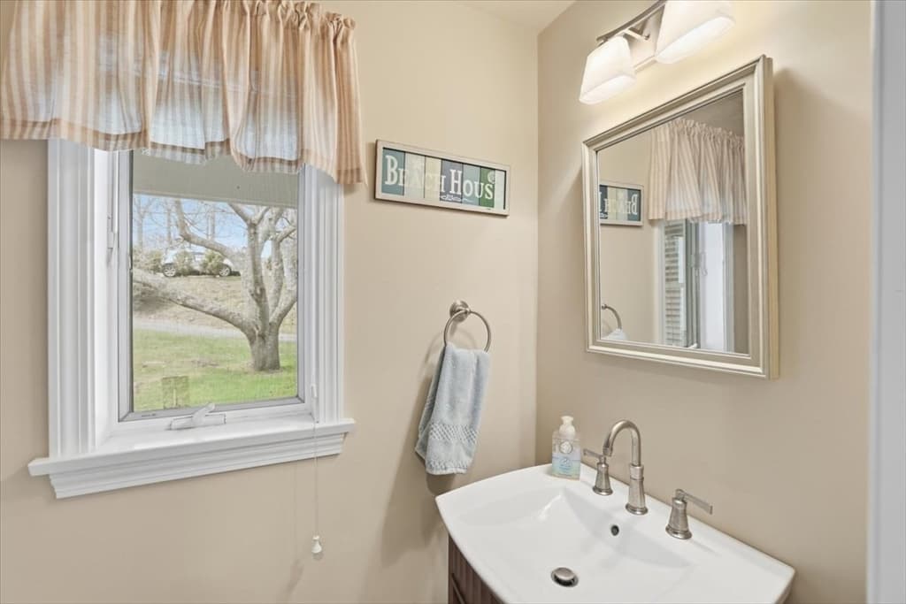 Single Family Residence at 60 Harbor Hill Rd, Chatham MA 02633, Chatham, photo 16 of 27