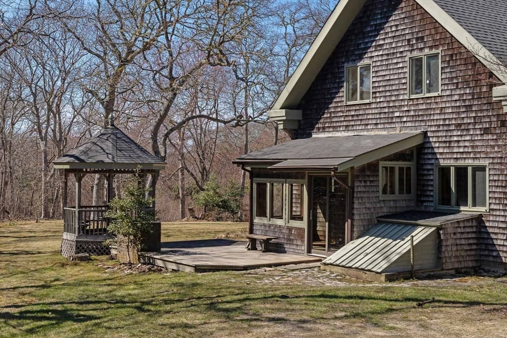 24 Beetle Swamp Rd, Edgartown MA 02539