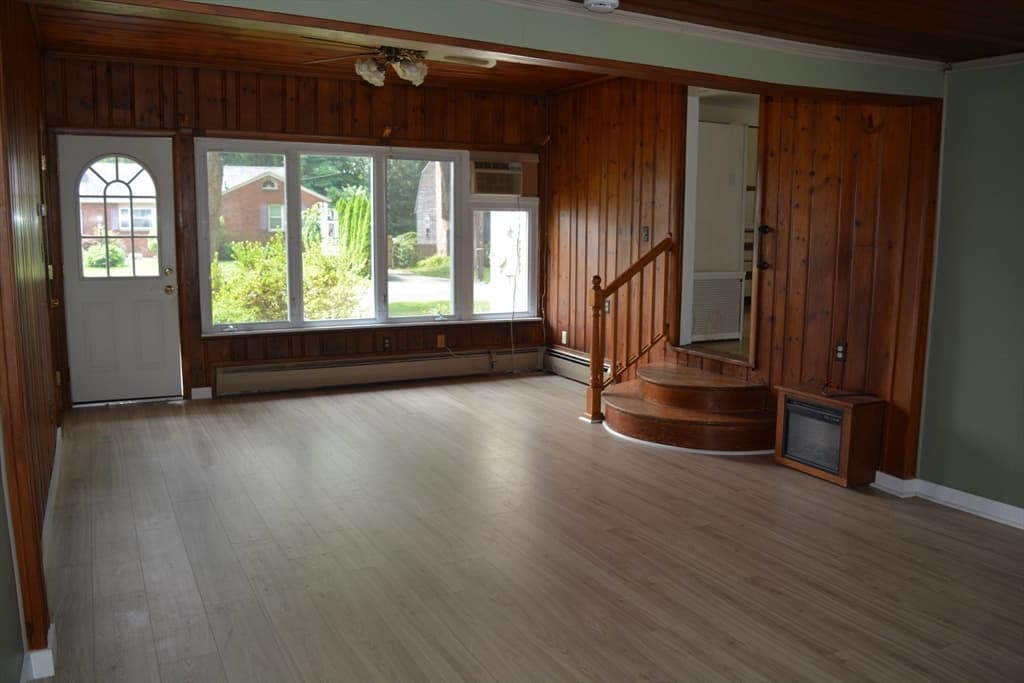 Single Family Residence at 18 Highland Park Drive, West Springfield MA 01089, photo 6 of 40