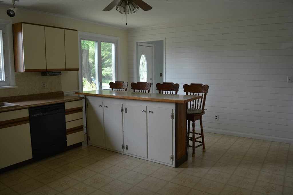 Single Family Residence at 18 Highland Park Drive, West Springfield MA 01089, photo 13 of 40
