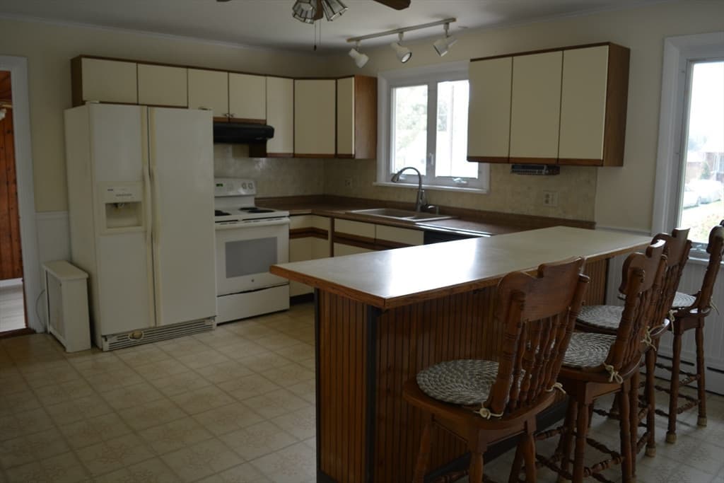 Single Family Residence at 18 Highland Park Drive, West Springfield MA 01089, photo 12 of 40