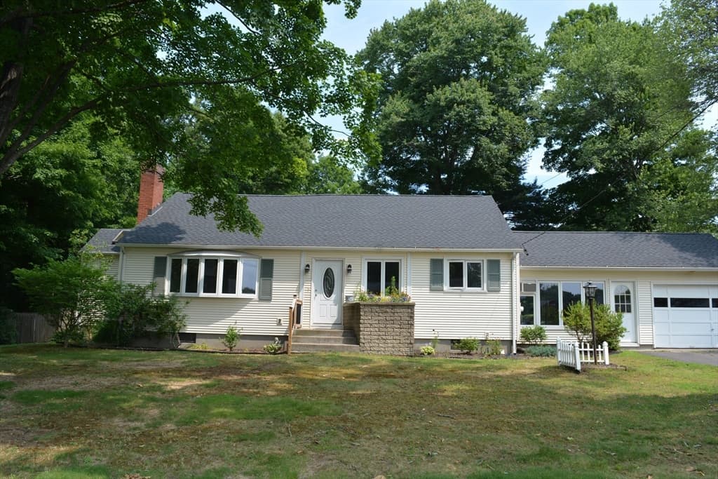 18 Highland Park Drive, West Springfield MA 01089