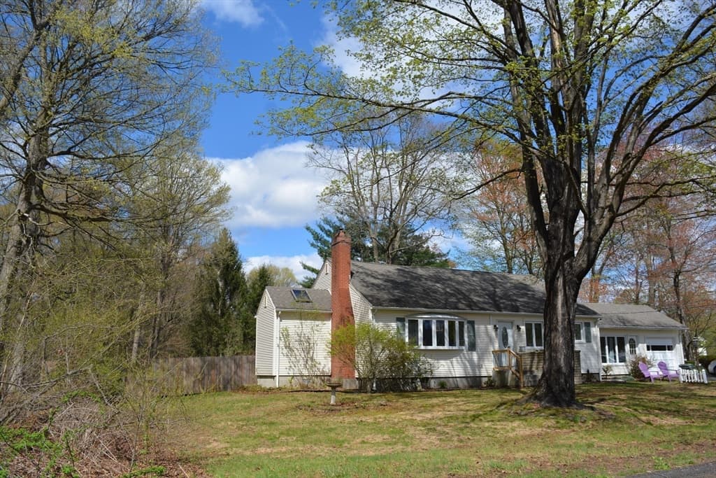 Single Family Residence at 18 Highland Park Drive, West Springfield MA 01089, photo 5 of 40