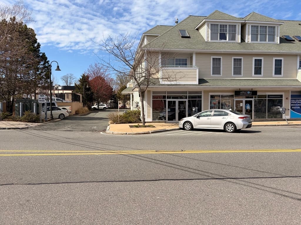 29 Railroad Ave # 2A, Gloucester MA 01930