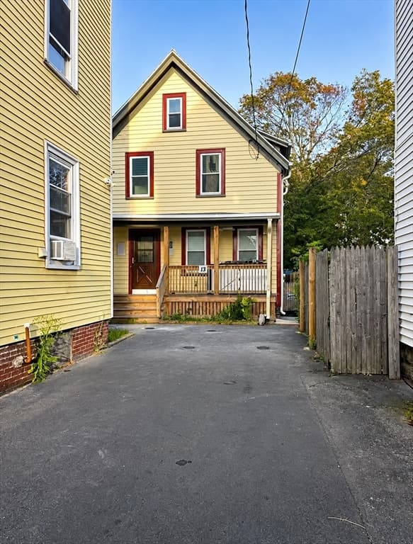 13 Moulton St, Lynn MA 01905
