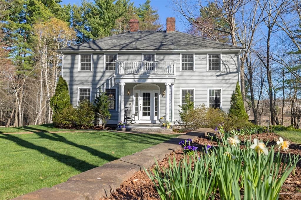 60 Cambridge Rd, Hampstead NH 03841