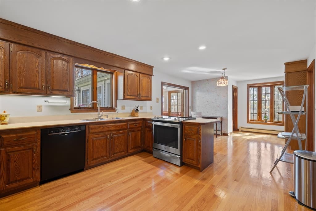 Single Family Residence at 60 Cambridge Rd, Hampstead NH 03841, Hampstead, photo 9 of 33