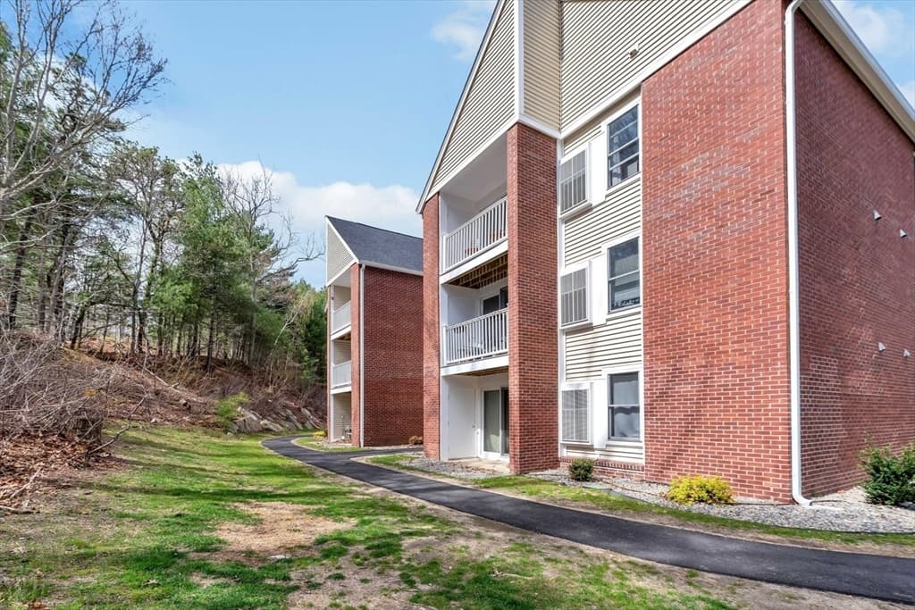 Condominium at 1 Marc Dr # 10, Plymouth MA 02360, Plymouth, photo 23 of 27