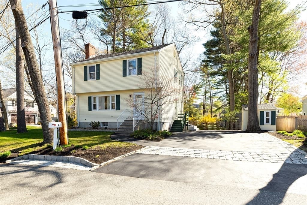 2 Marigold Ave, Wellesley MA 02482 photo 2
