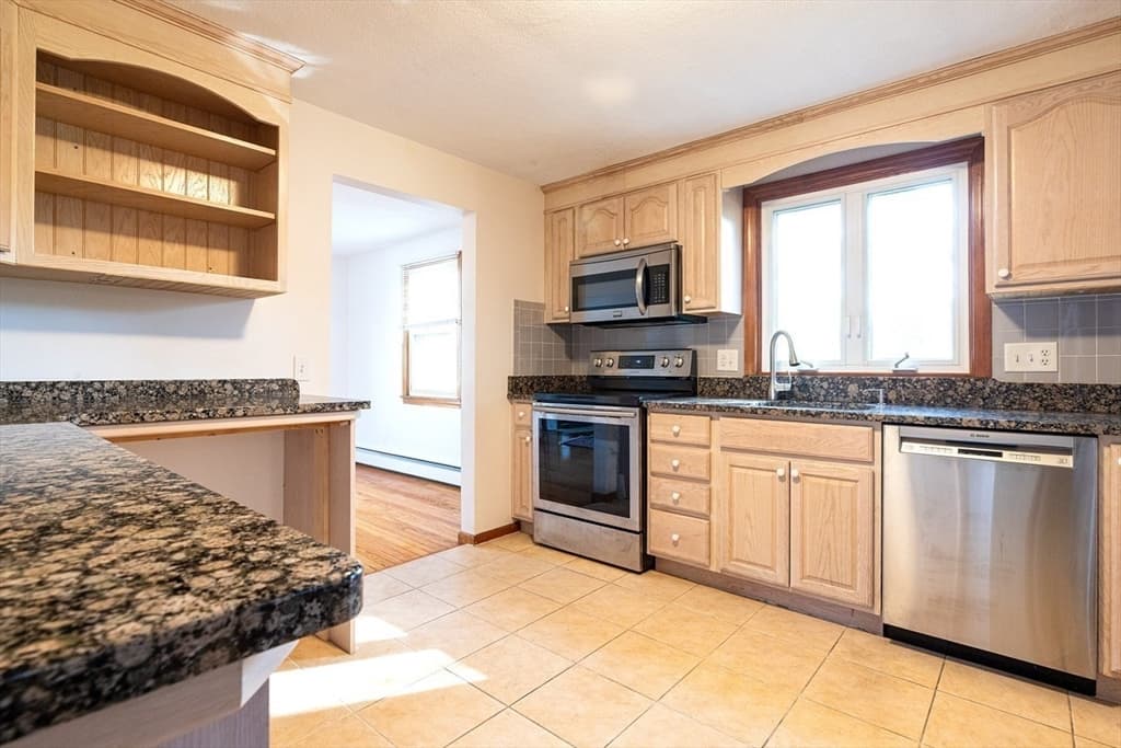 2 Marigold Ave, Wellesley MA 02482 photo 9