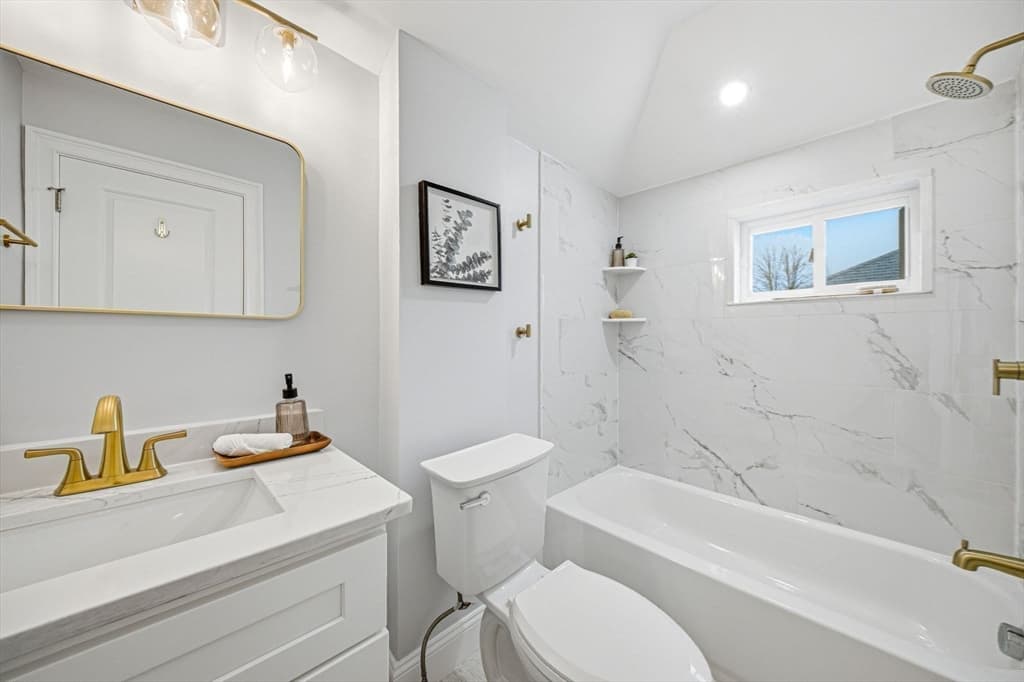 Condominium at 30 Arnold St # 30, Quincy MA 02169, photo 13 of 25