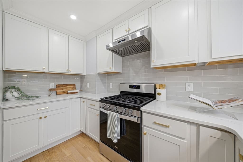 Condominium at 30 Arnold St # 30, Quincy MA 02169, photo 7 of 25