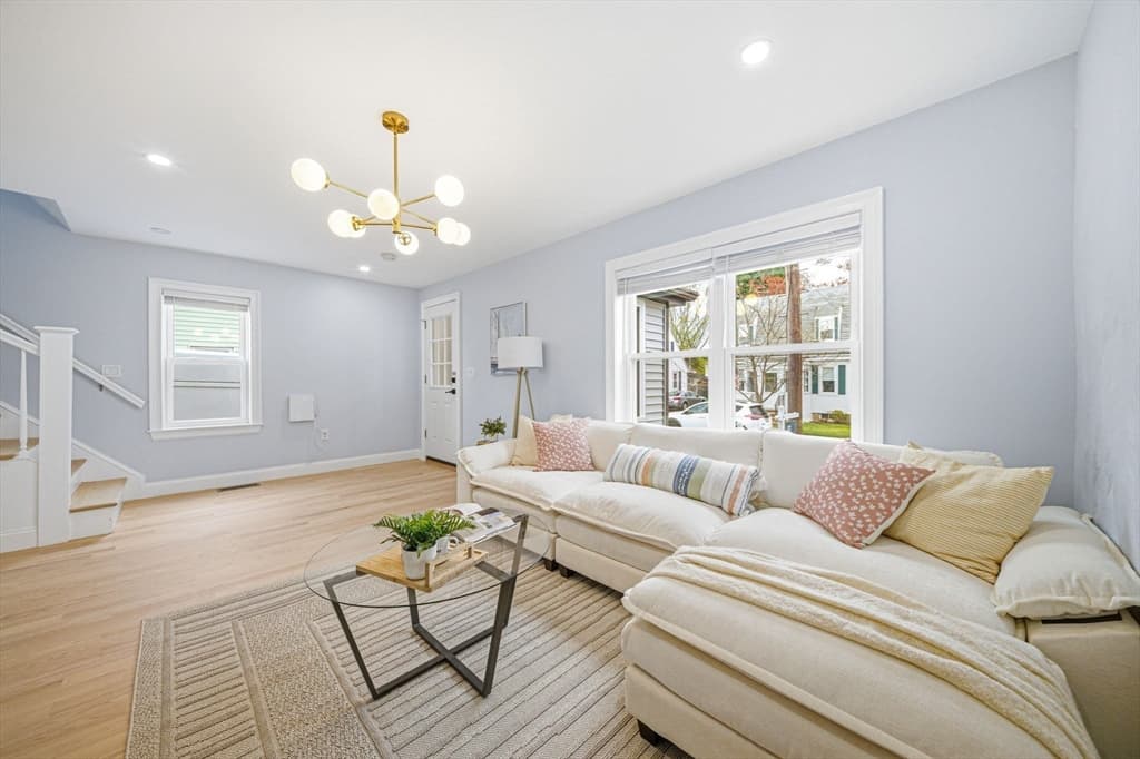 Condominium at 30 Arnold St # 30, Quincy MA 02169, photo 5 of 25