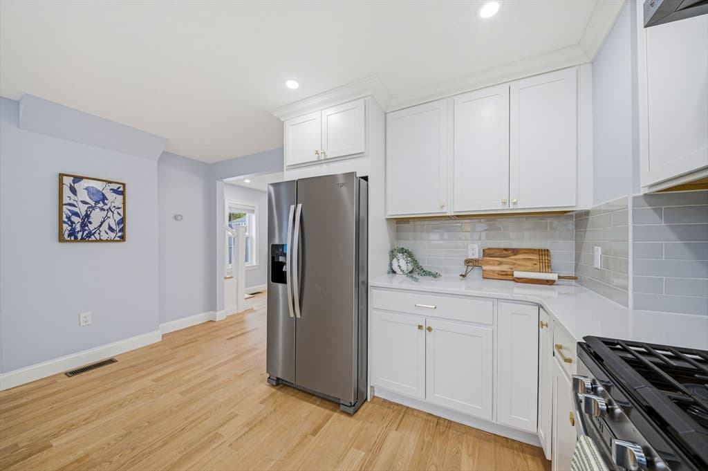 Condominium at 30 Arnold St # 30, Quincy MA 02169, photo 9 of 25
