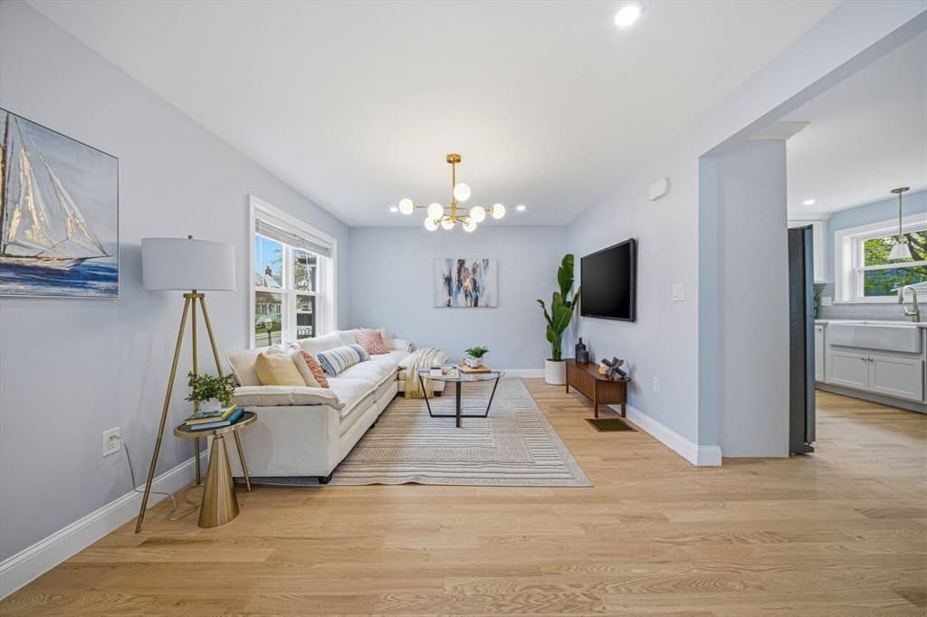 Condominium at 30 Arnold St # 30, Quincy MA 02169, photo 4 of 25