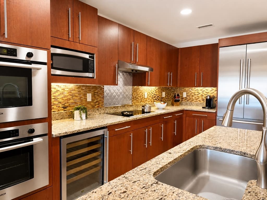 Condominium at 310 Hammond Pond Pkwy # 401, Brookline MA 02467, photo 6 of 17