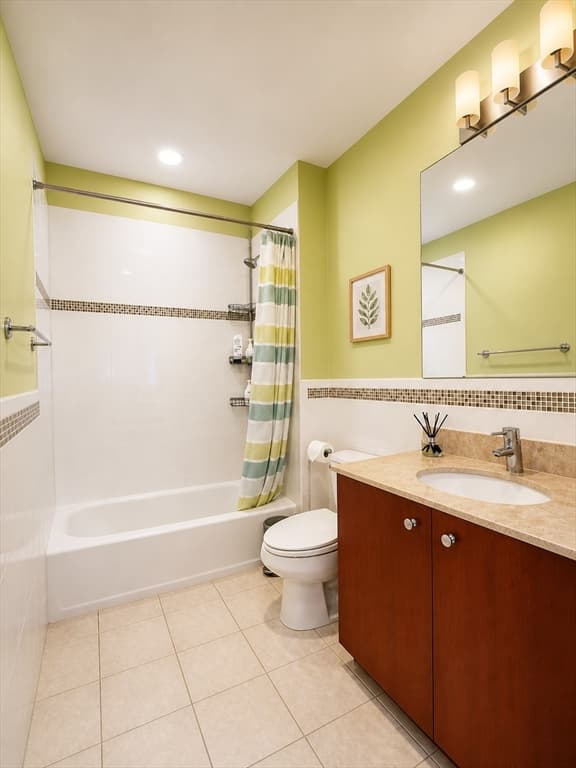 Condominium at 310 Hammond Pond Pkwy # 401, Brookline MA 02467, photo 12 of 17