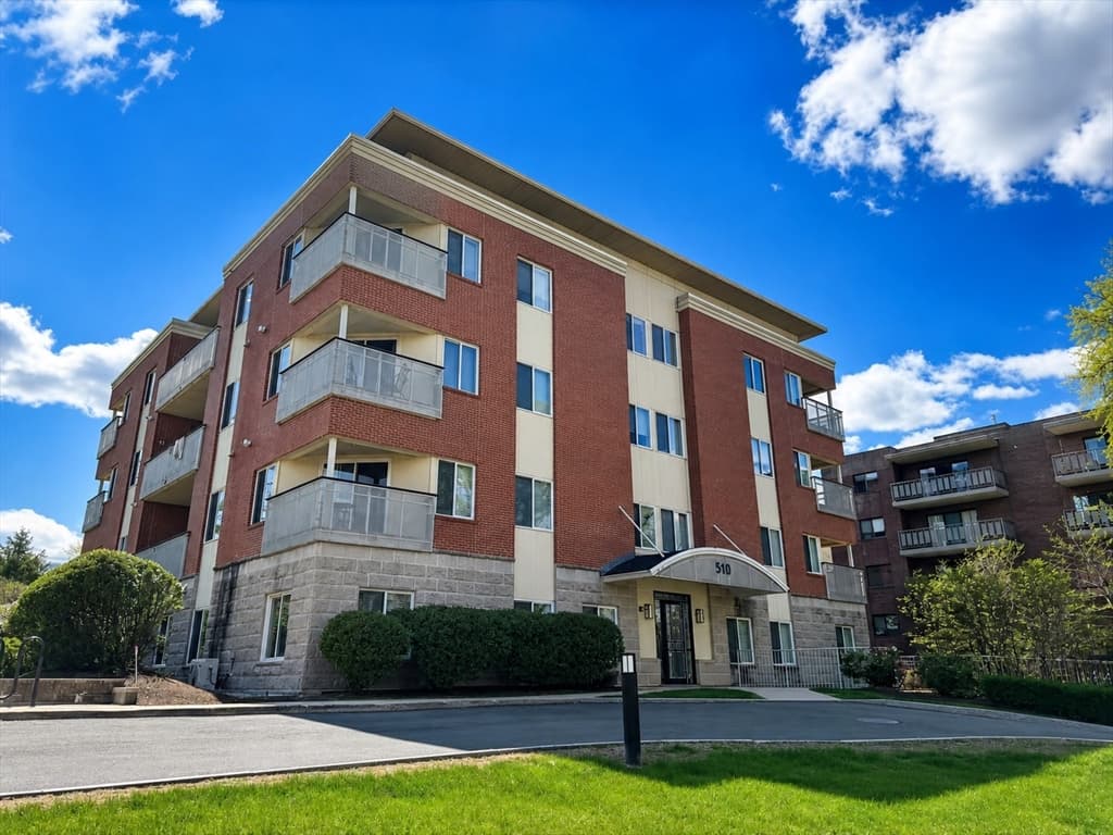 310 Hammond Pond Pkwy # 401, Brookline MA 02467