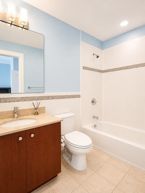 Condominium at 310 Hammond Pond Pkwy # 401, Brookline MA 02467, photo 14 of 17