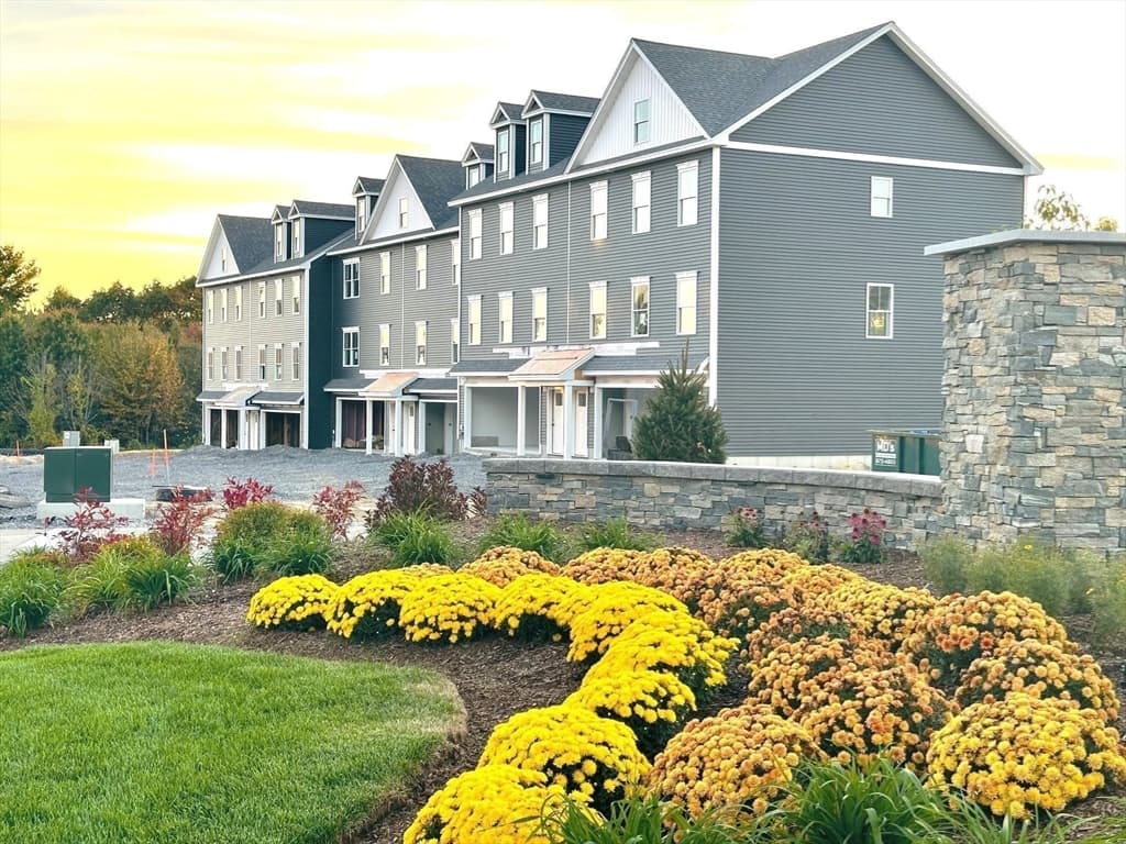 20 Elise Avenue # 10, Londonderry NH 03053
