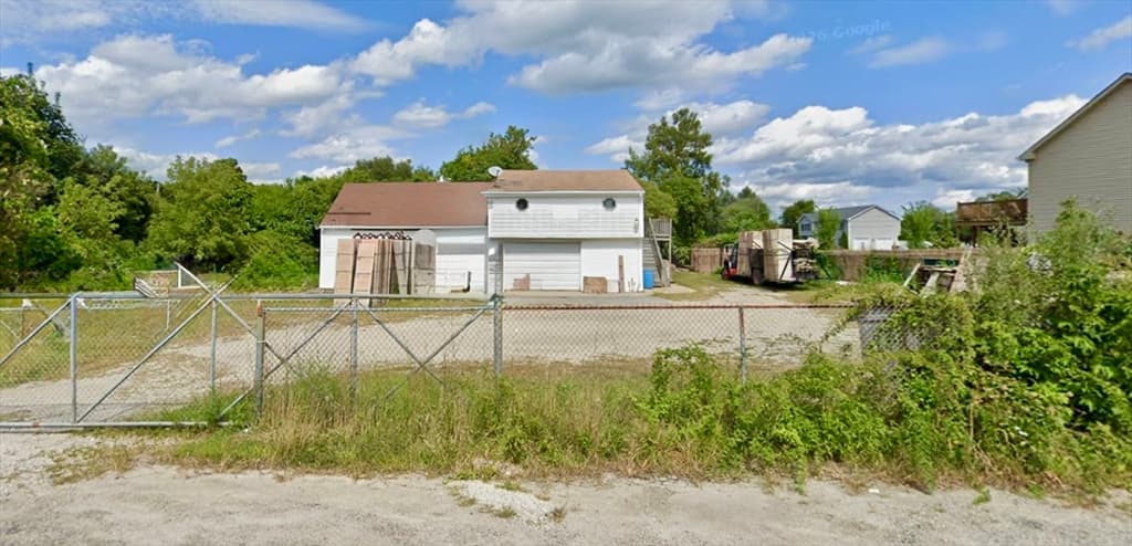 86 Lynwood St, Fall River MA 02721