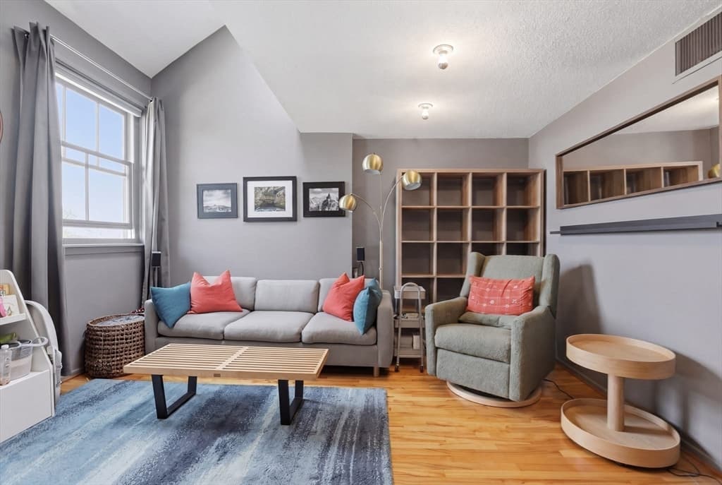51 Pettee St # 47, Newton MA 02464