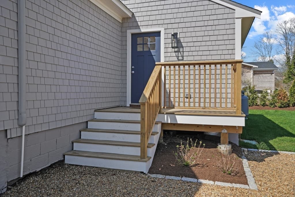 33 Vineyard Ave, Oak Bluffs MA 02557 photo 23