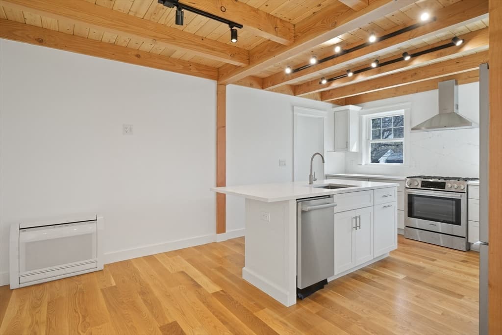 33 Vineyard Ave, Oak Bluffs MA 02557 photo 7