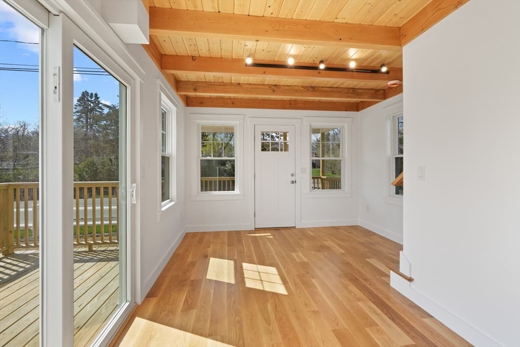 33 Vineyard Ave, Oak Bluffs MA 02557 photo 5