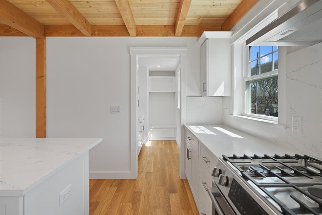 33 Vineyard Ave, Oak Bluffs MA 02557 photo 10