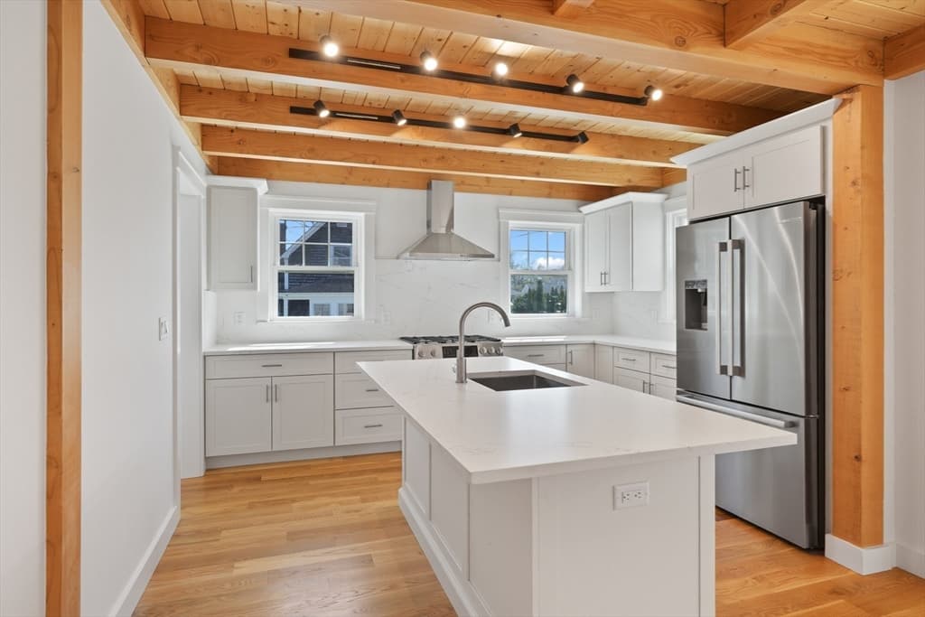 33 Vineyard Ave, Oak Bluffs MA 02557 photo 8