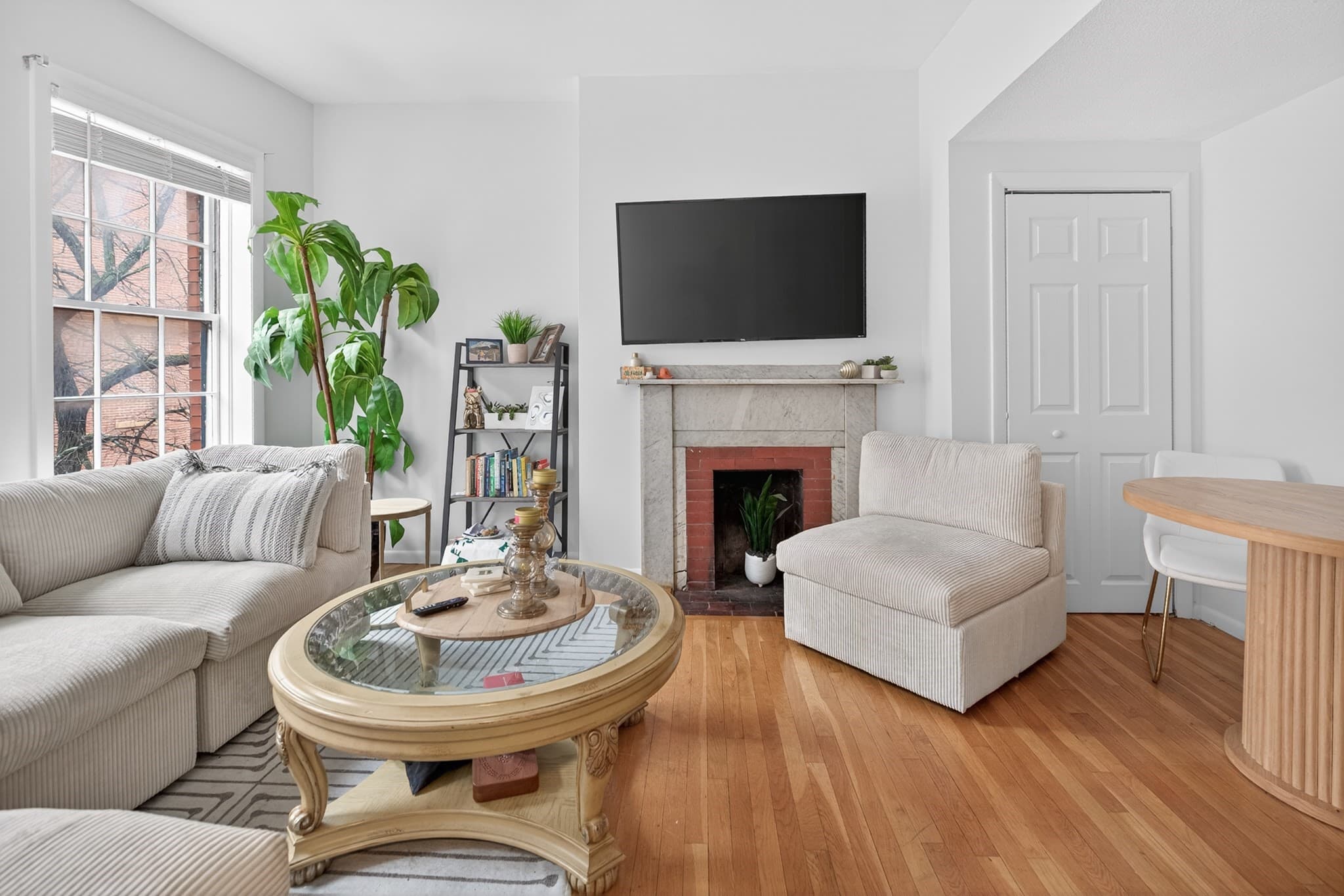Condominium at 64 W Cedar St # 5, Boston MA 02114, photo 3 of 14