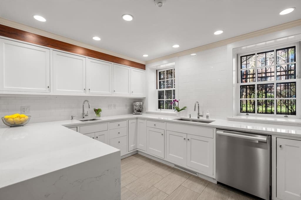 Single Family Residence at 5 Charles River Square, Boston MA 02114, photo 12 of 34