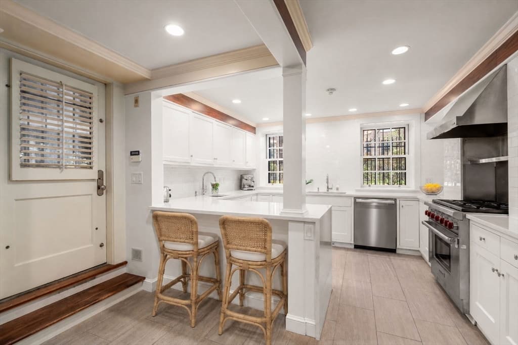 Single Family Residence at 5 Charles River Square, Boston MA 02114, photo 10 of 34