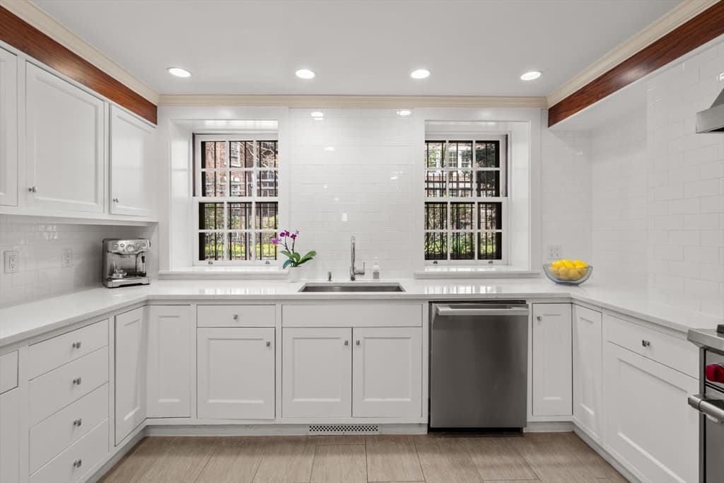 Single Family Residence at 5 Charles River Square, Boston MA 02114, photo 11 of 34
