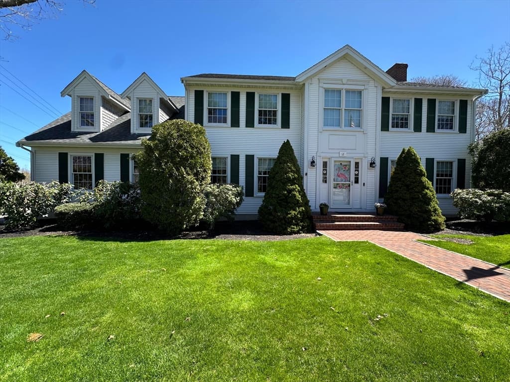 12 Gordon Ln, Yarmouth MA 02675