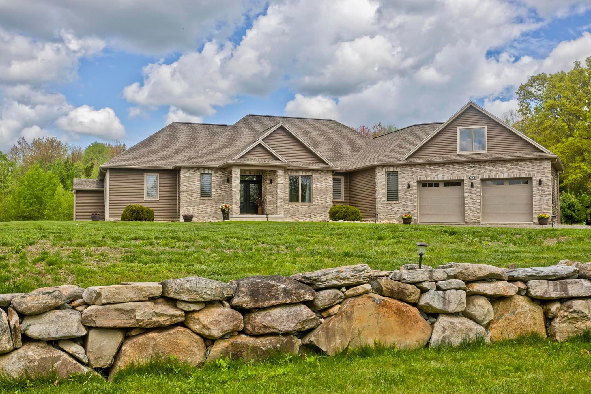 227 East St, Granby MA 01033