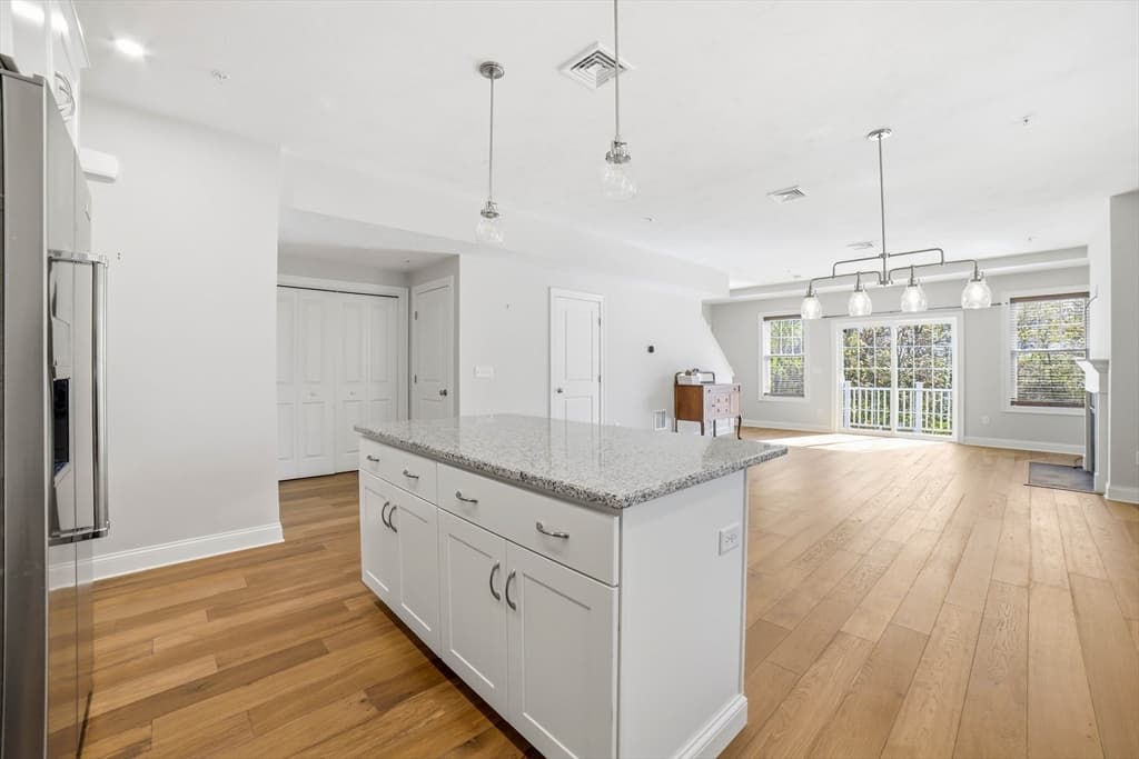 707 Southwood Ln # 707, Clinton MA 01510 photo 6