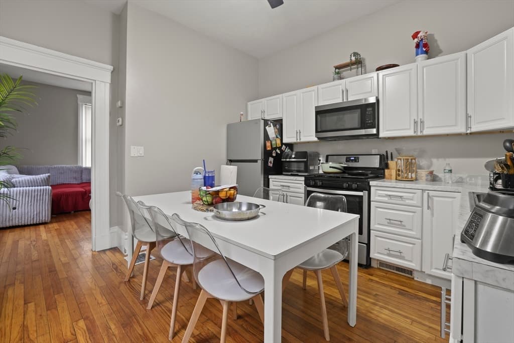4 Family at 51 Bonney St, New Bedford MA 02740, photo 6 of 41
