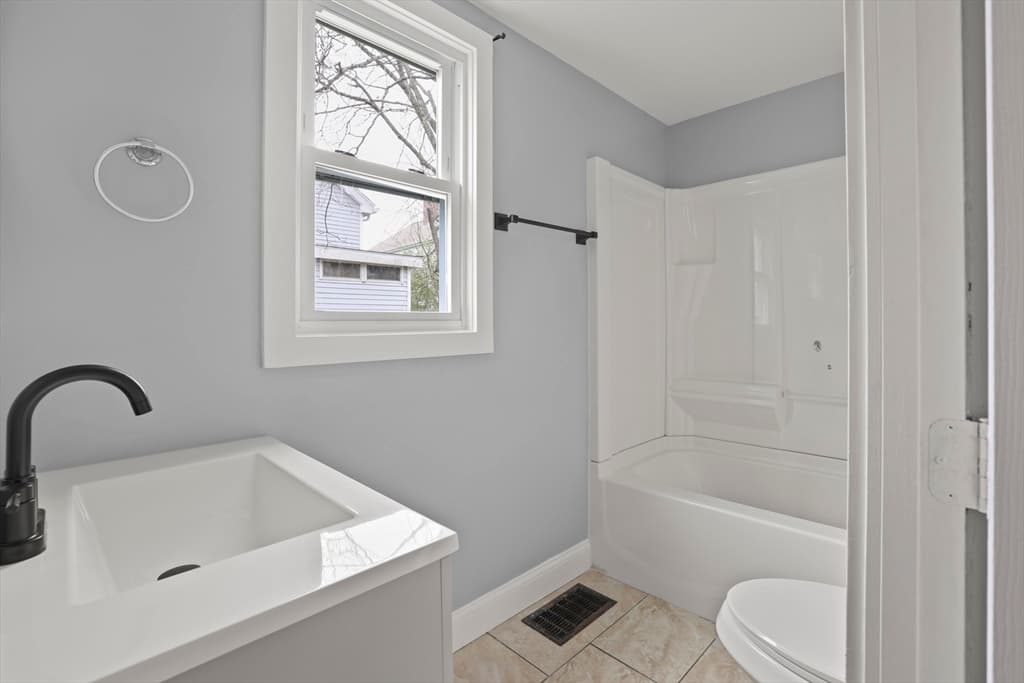 4 Family at 51 Bonney St, New Bedford MA 02740, photo 30 of 41