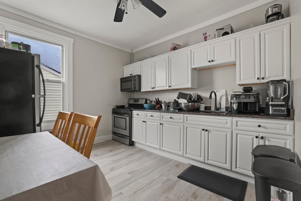 4 Family at 51 Bonney St, New Bedford MA 02740, photo 19 of 41
