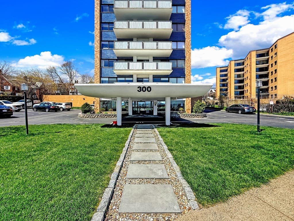 300 Lynn Shore Dr # 203, Lynn MA 01902 photo 2