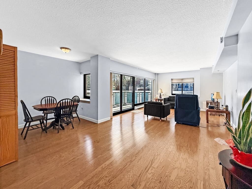 300 Lynn Shore Dr # 203, Lynn MA 01902