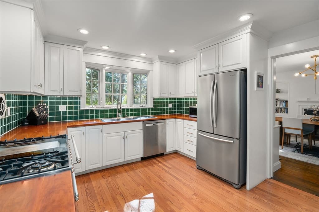 633 Boston Post Rd, Weston MA 02493 photo 13