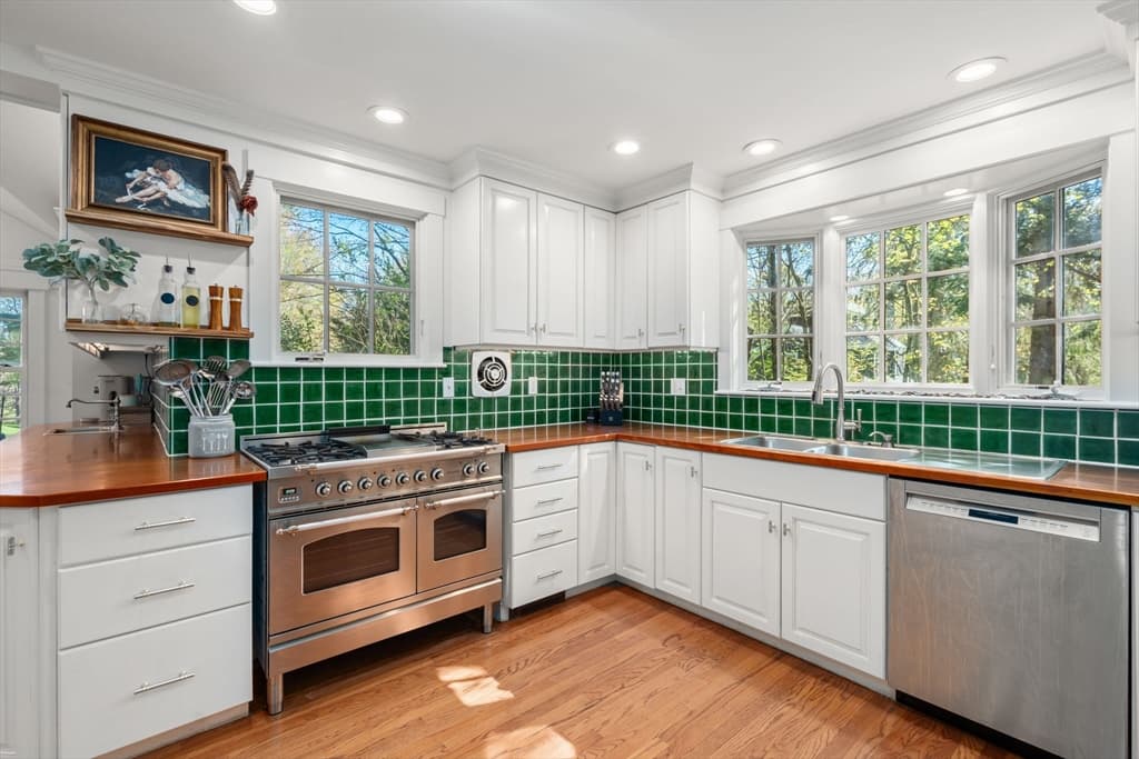 633 Boston Post Rd, Weston MA 02493 photo 12