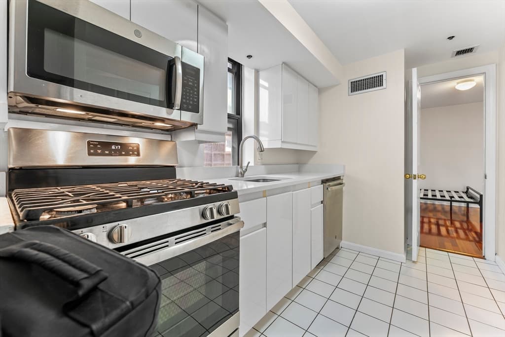 Condominium at 170 Tremont St # 1501, Boston MA 02111, photo 9 of 25