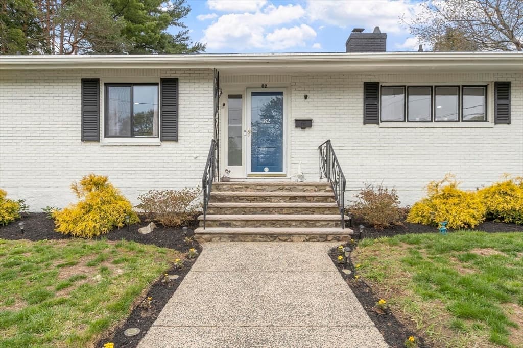 Single Family Residence at 82 Cornell Rd, Marblehead MA 01945, Marblehead, photo 4 of 42