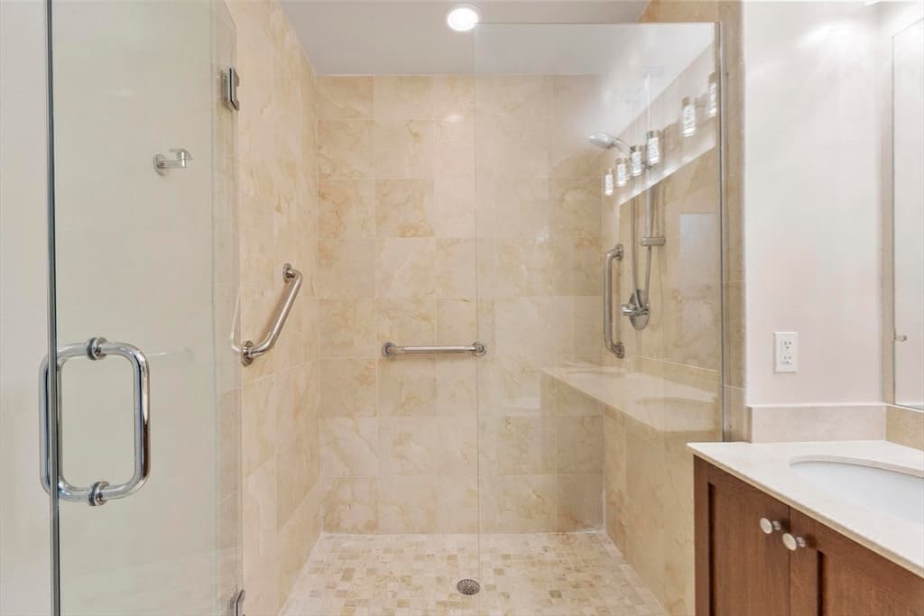 321 Hammond Pond Pkwy # 103, Brookline MA 02467 photo 17