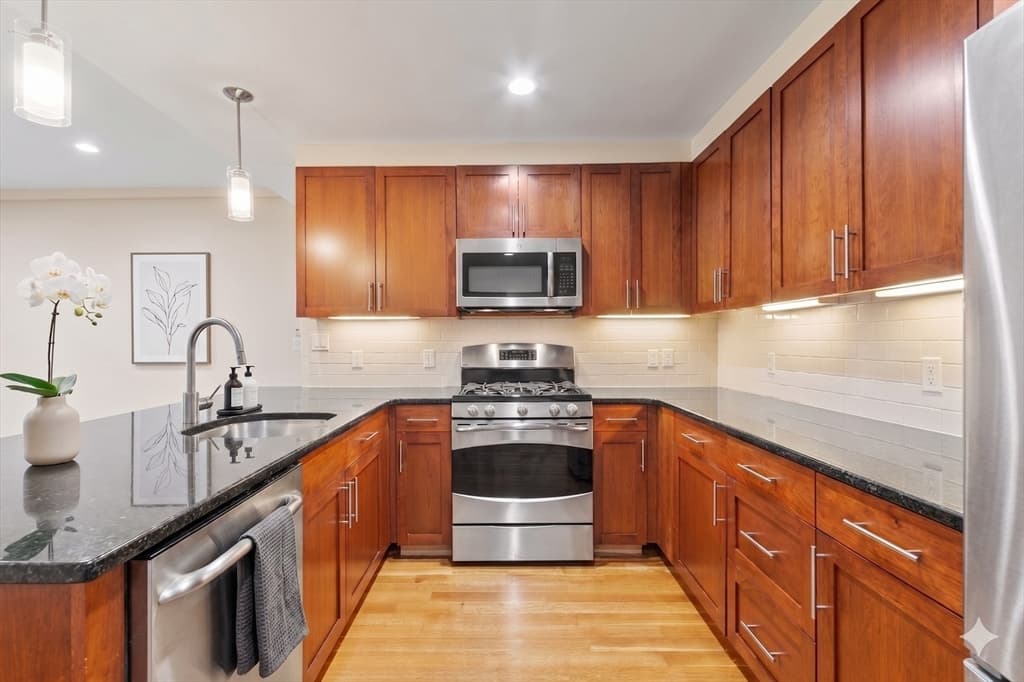 321 Hammond Pond Pkwy # 103, Brookline MA 02467 photo 5
